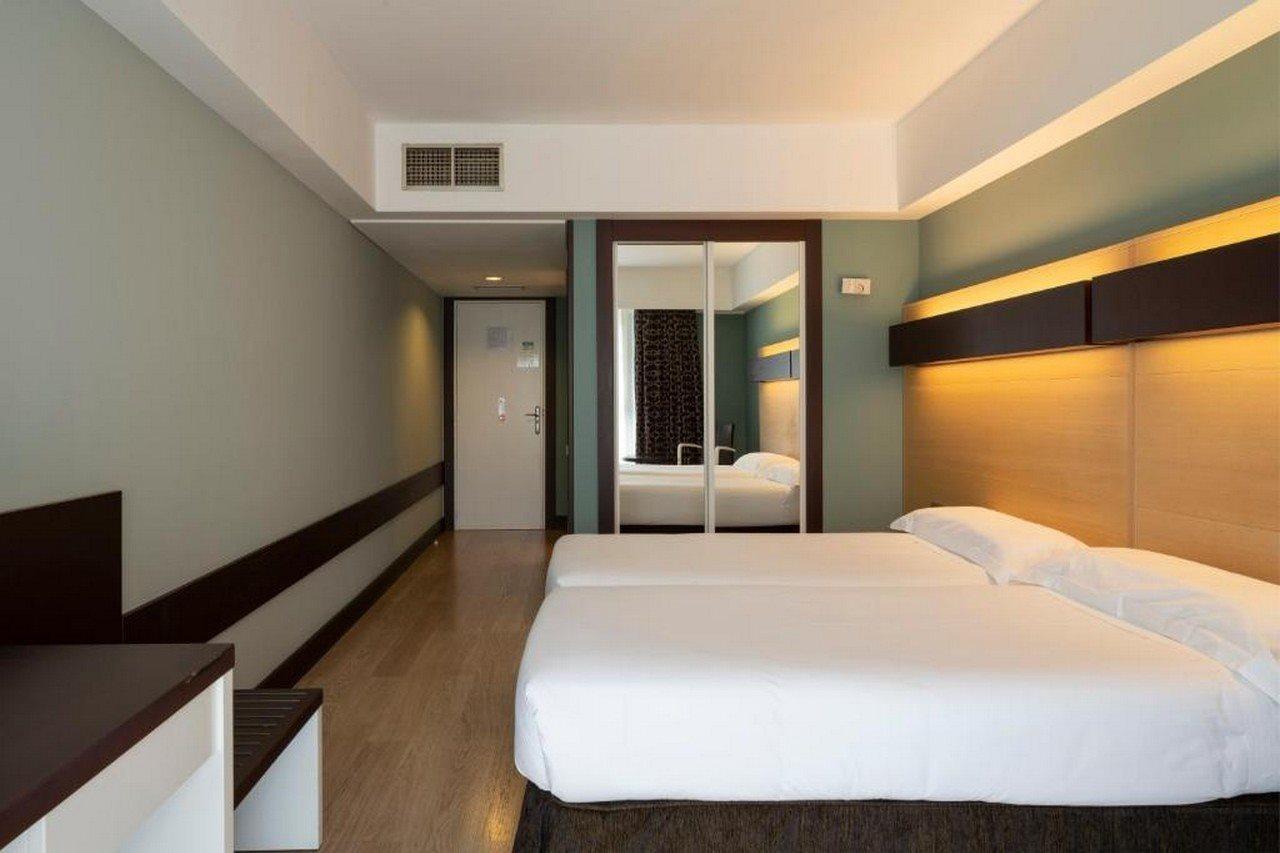 Hotel Ciudad De Логроньо Экстерьер фото