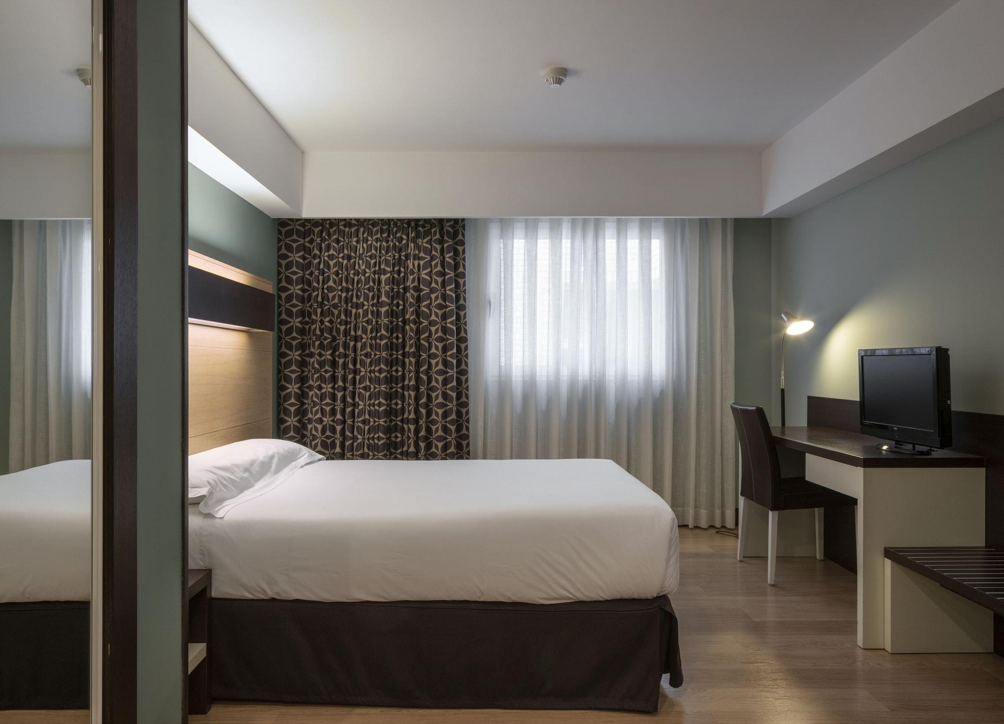 Hotel Ciudad De Логроньо Экстерьер фото