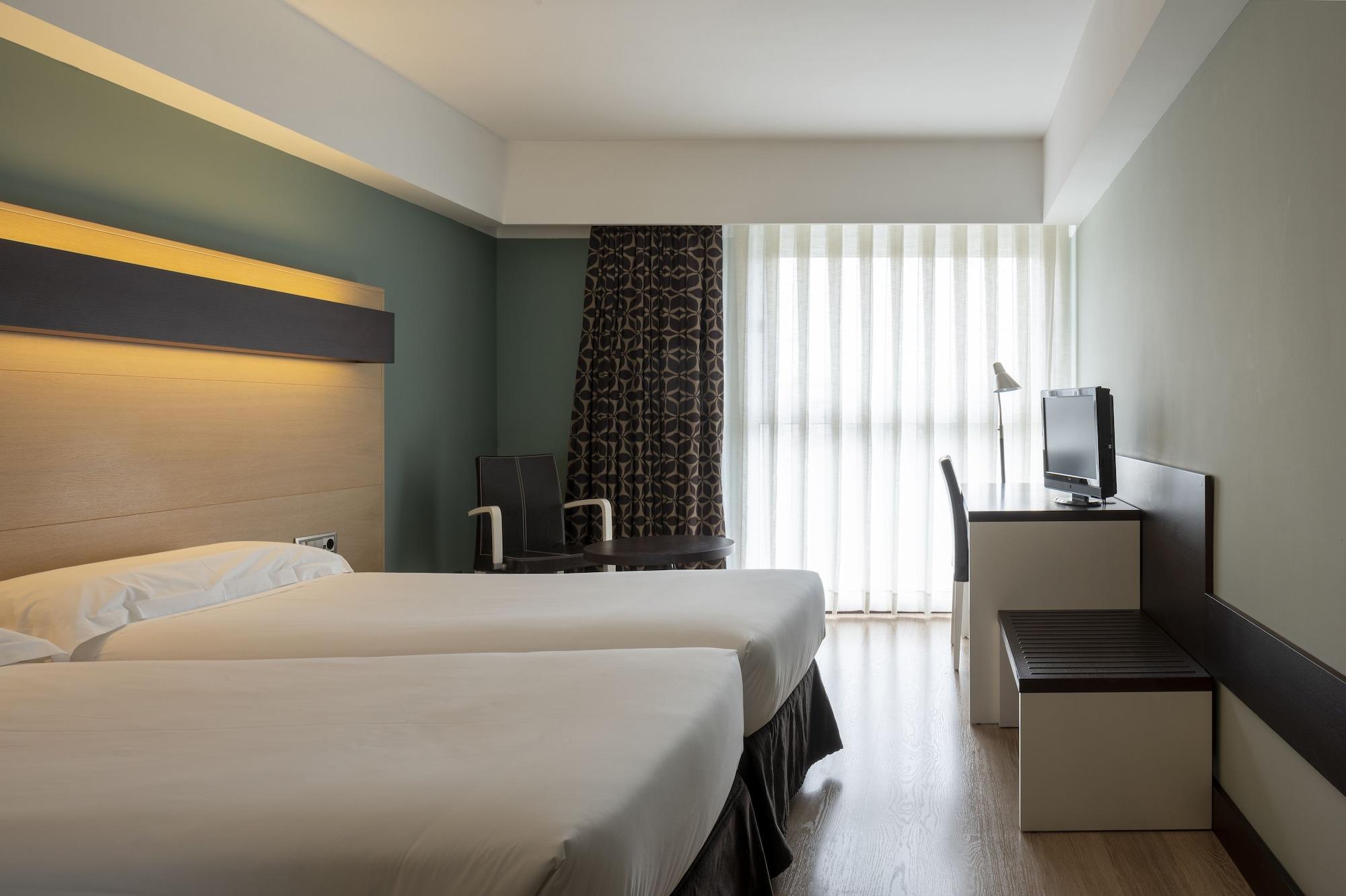 Hotel Ciudad De Логроньо Экстерьер фото